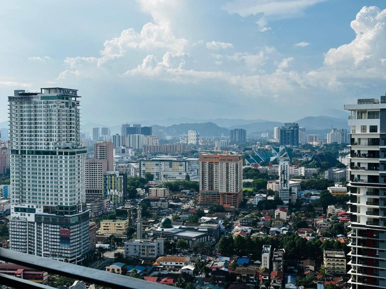 Summer Suites By Hibiscus Kuala Lumpur Exterior photo